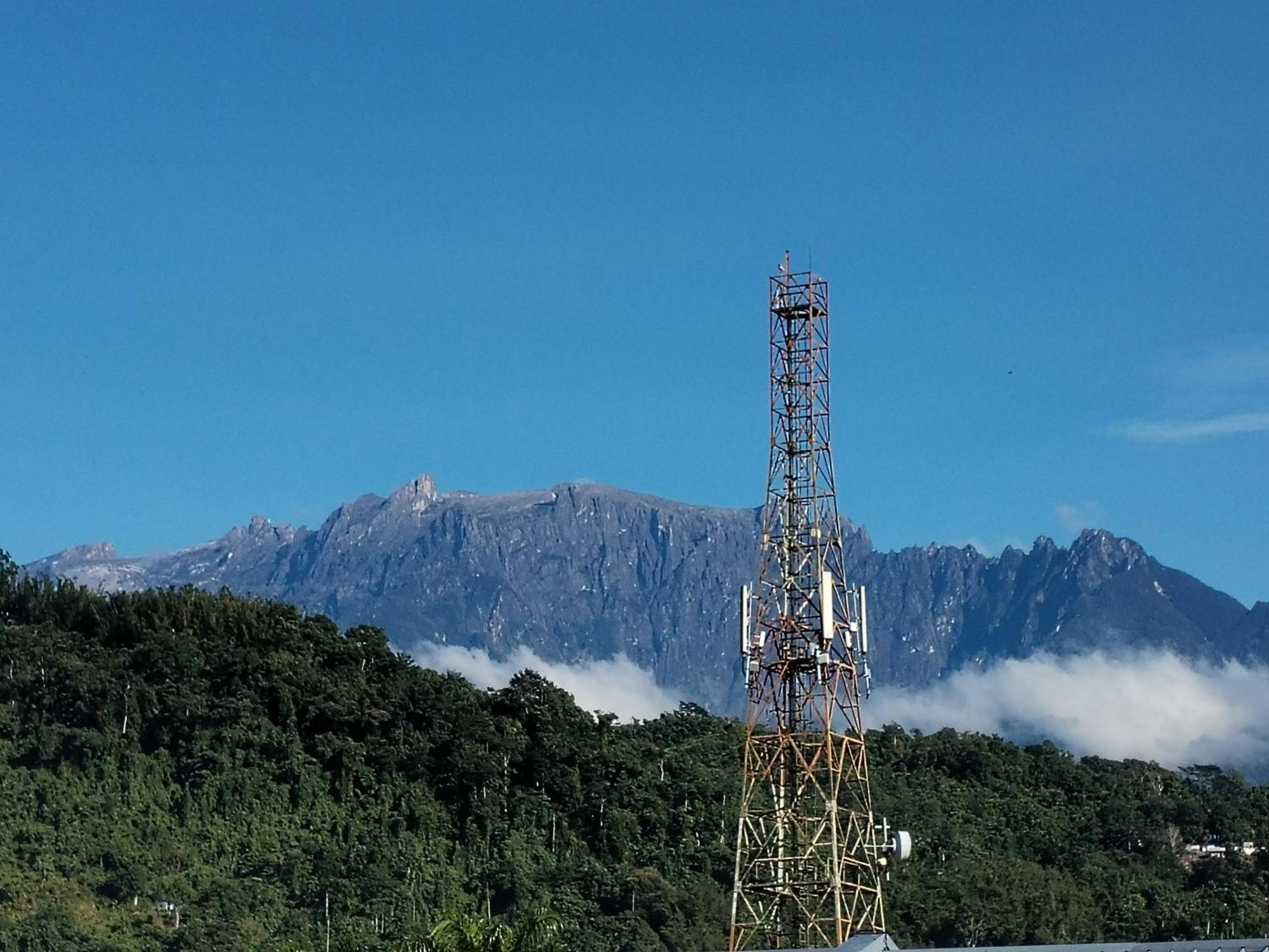 Suria Paradise Lodge Ranau Buitenkant foto